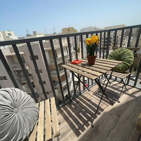 Industrial Cozy In Bugibba, Prime Location شقة خليج سانت بول