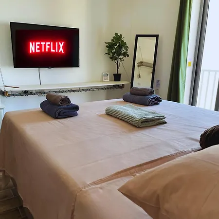 Industrial Cozy In Bugibba, Prime Location خليج سانت بول