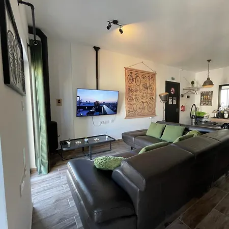 Industrial Charm Apt, Prime Location St. Paul's Bay