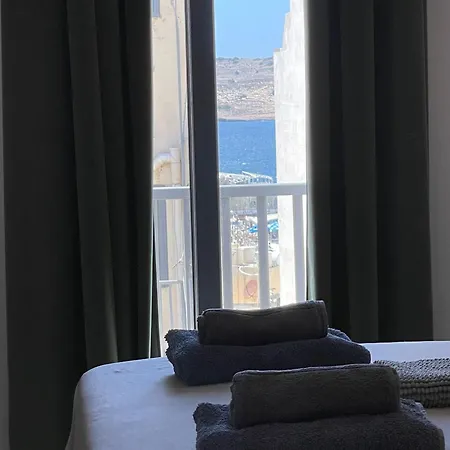 Industrial Cozy In Bugibba, Prime Location شقة