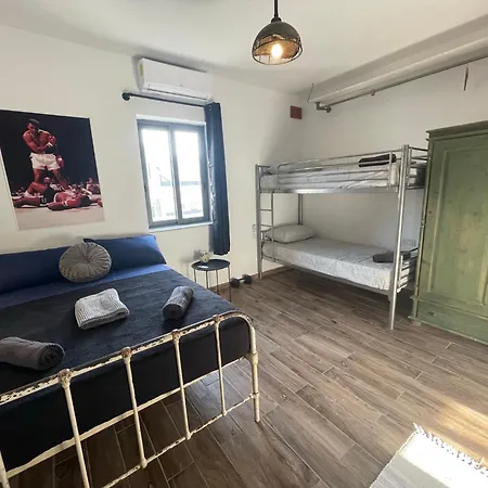 Industrial Cozy In Bugibba, Prime Location شقة خليج سانت بول