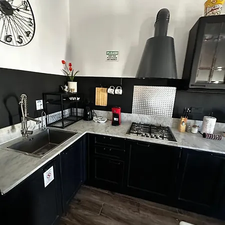 Industrial Cozy In Bugibba, Prime Location * خليج سانت بول