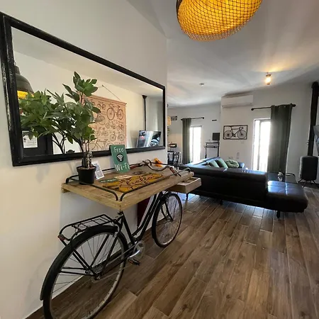 Industrial Cozy In Bugibba, Prime Location * St. Paul's Bay