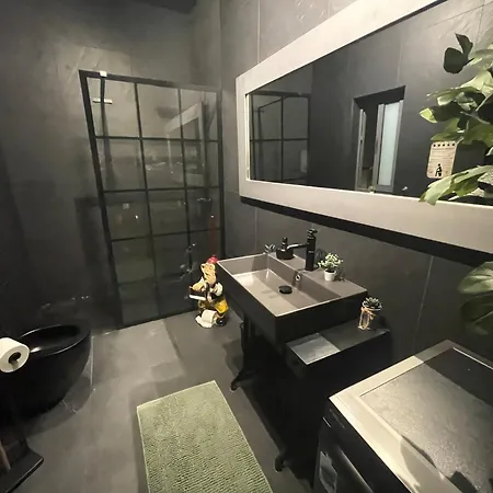 Industrial Charm Apt, Prime Location Appartement