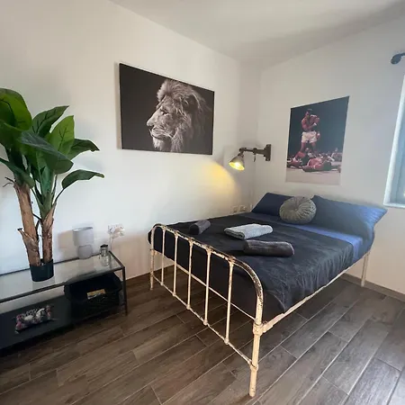 Industrial Cozy In Bugibba, Prime Location Lägenhet St. Paul's Bay