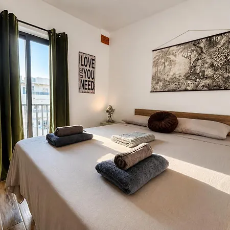 Industrial Cozy In Bugibba, Prime Location Apartment *