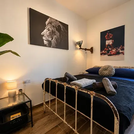 Industrial Cozy In Bugibba, Prime Location Apartment *