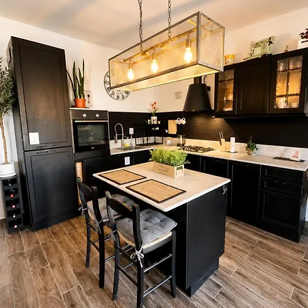 Industrial Cozy In Bugibba, Prime Location * St. Paul's Bay