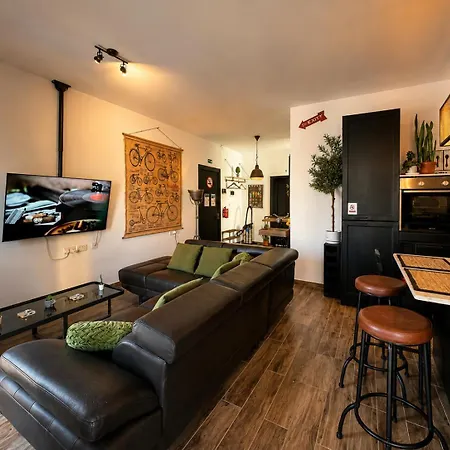 Industrial Cozy In Bugibba, Prime Location St. Paul's Bay