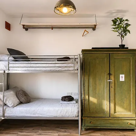 Industrial Cozy In Bugibba, Prime Location Apartment