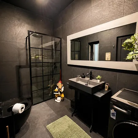 Industrial Cozy In Bugibba, Prime Location Apartment