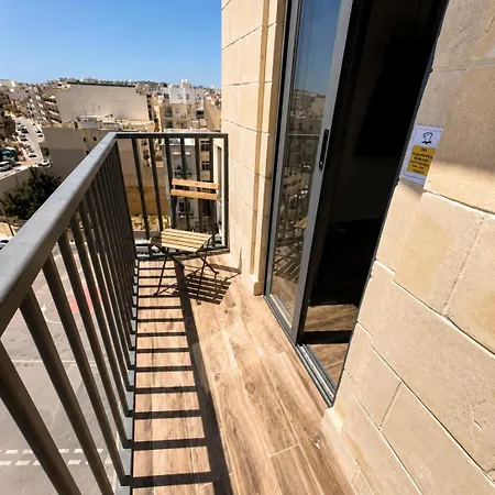 Apartment Industrial Cozy In Bugibba, Prime Location *