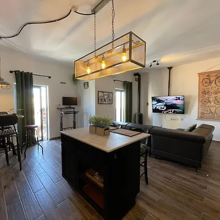 Industrial Cozy In Bugibba, Prime Location Apartment *