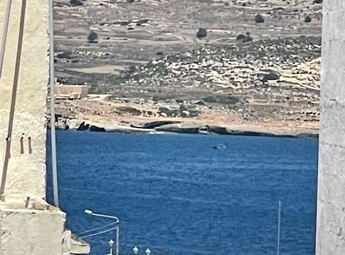 Industrial Cozy In Bugibba, Prime Location Apartamento St Paul's Bay