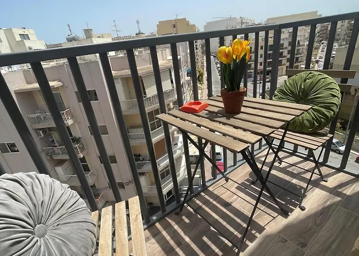 Industrial Cozy In Bugibba, Prime Location Apartamento St Paul's Bay