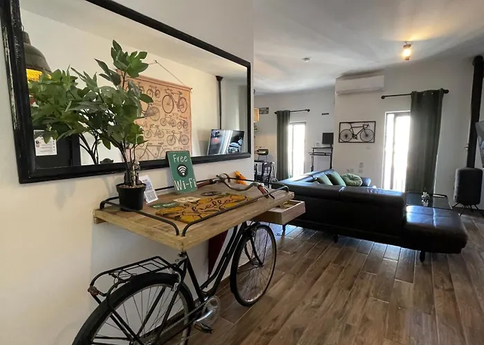 Industrial Cozy In Bugibba, Prime Location * St Paul's Bay