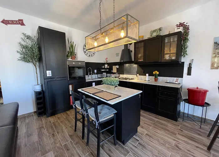 Industrial Cozy In Bugibba, Prime Location Apartamento