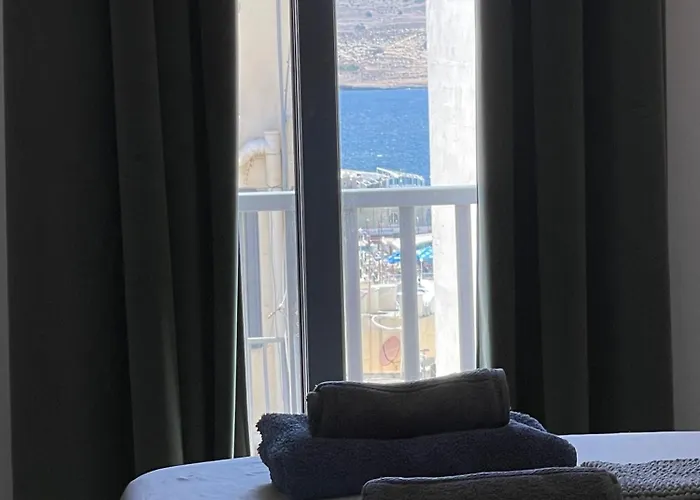 Industrial Cozy In Bugibba, Prime Location Apartamento