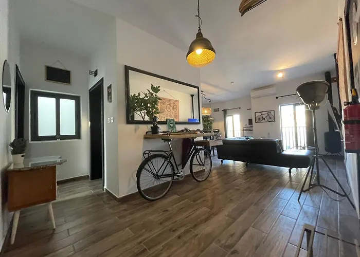 Industrial Cozy In Bugibba, Prime Location St Paul's Bay