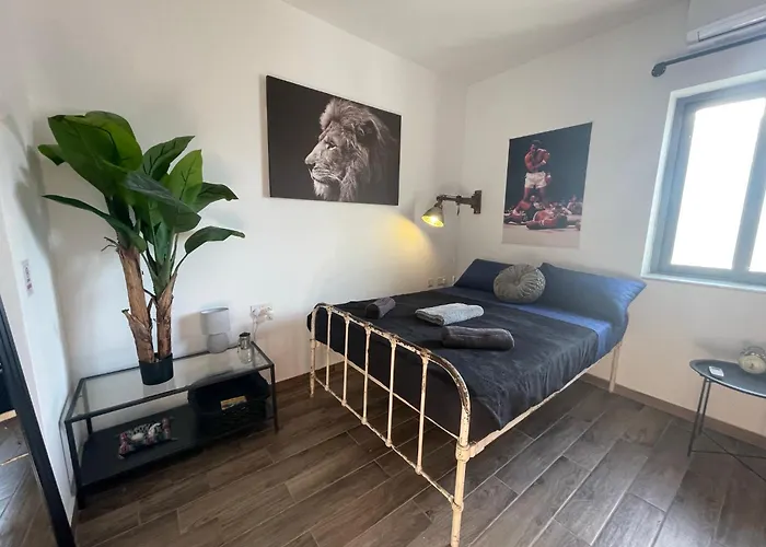 Industrial Cozy In Bugibba, Prime Location Apartamento St Paul's Bay