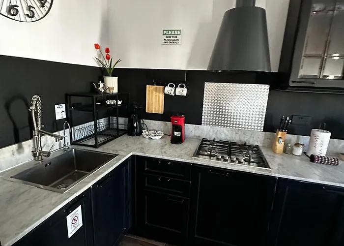 Industrial Cozy In Bugibba, Prime Location * St Paul's Bay