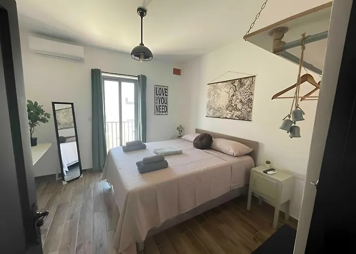 Industrial Cozy In Bugibba, Prime Location