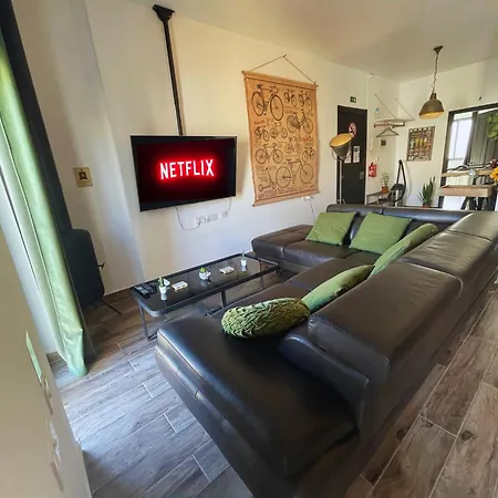 公寓 Industrial Cozy In Bugibba, Prime Location