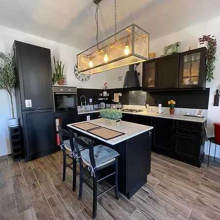 Industrial Cozy In Bugibba, Prime Location 公寓