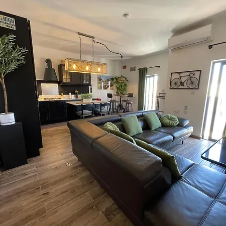 Industrial Charm Apt, Prime Location Appartement *